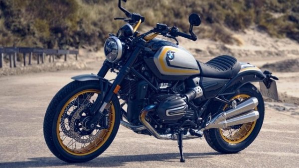 R 12 е един от най-прясно включените модели в ценовите листи на BMW &ndash; точно за тези,  които иска мотоциклет с класически дизайн, но и с висок клас производителност. Отново двигателят е двуцилиндров боксер, по-точно 1170-кубиковият с 95 конски сили. Този модел съчетава неповторимия стил на BMW с модерни технологии като плъзгащ се съединител и различни режими на шофиране. 

Германската компания декларира тегло от 227 кг, естествено с нисък център на тежестта и със седло на 754 мм от земята , което улеснява контрола при маневриране. Колелата са с диаметър 19 инча отпред и 16 отзад. Въобще, R 12 е идеален мотоциклет за любителите на дългите разстояния и комфорта. У нас започва от 27 500 лева.
